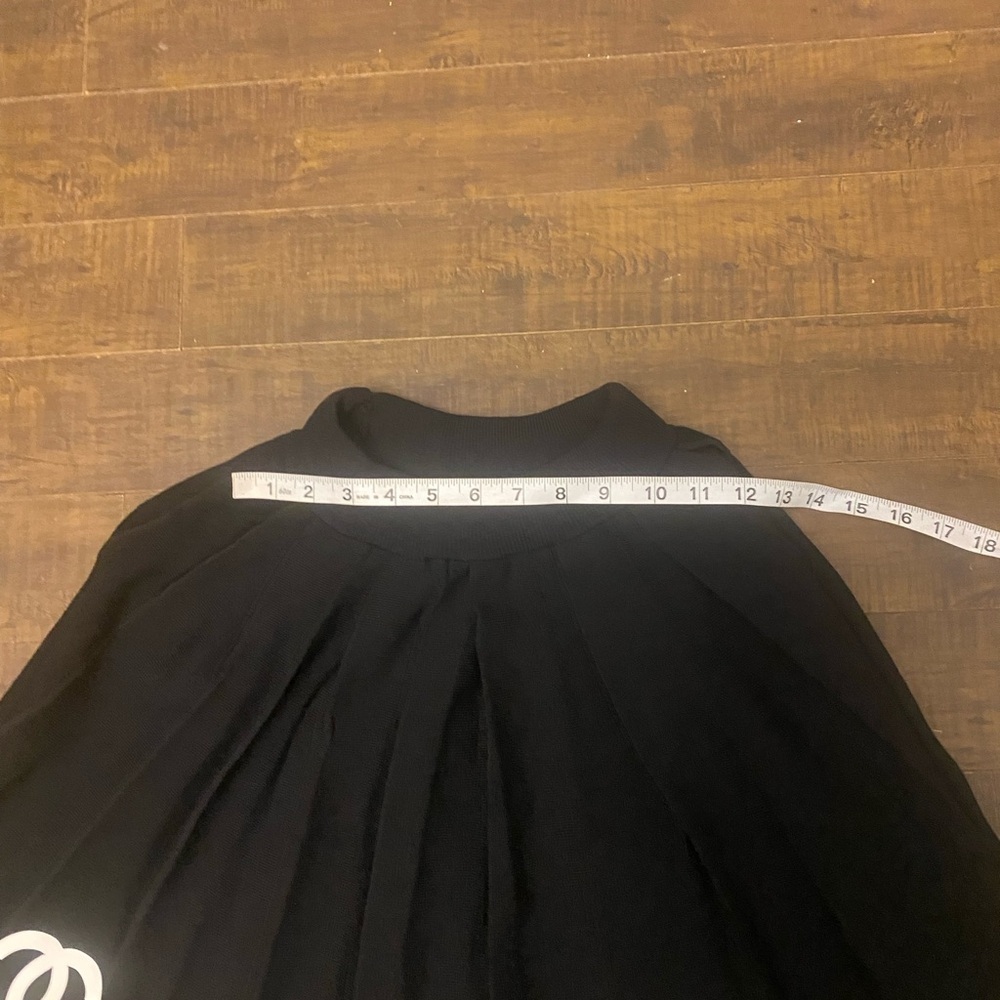 Black pleated skirt - Picture 3 of 7
